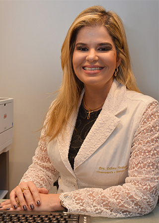 Dra. Débora Machado Andrade